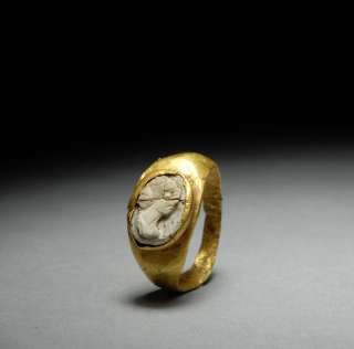 Ancient Roman Gold White Agate Portrait Bust Finger Ring  