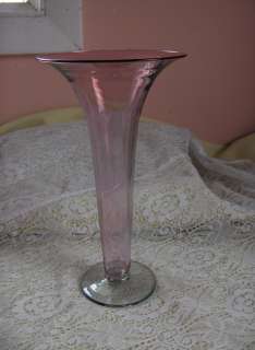 beautiful vintage amethyst trumpet shaped fiesta art glass vase 9 3