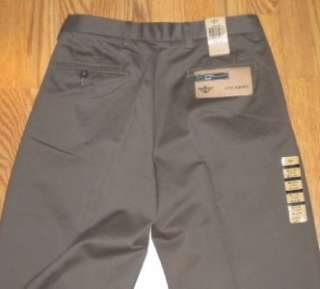 NWT Mens 32x34 DOCKERS Relaxed Fit Pleated True Chino PANTS  