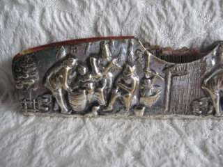 Today up for auction I have a very nice, comb/case item that just 