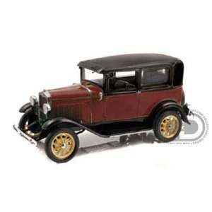  1931 Ford Model A Tudor 1/18 Red: Toys & Games