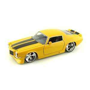  1971 Chevy Camaro 1/24 Yellow/Black Toys & Games