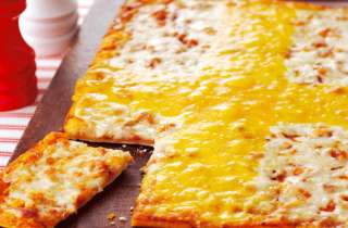Short on time and low on ideas for dinner? Our new cheese feast pizza 