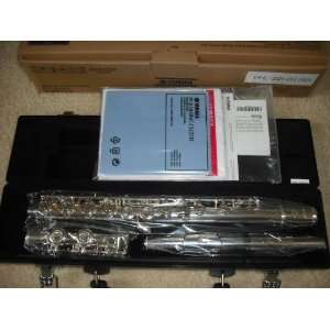  Yamaha YFL 221 Standard Flute: Musical Instruments