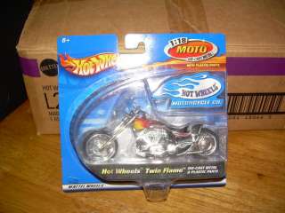 Hot Wheels Moto Twin Flame Motorcycle bike 1/18 NEW! diecast  
