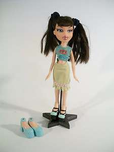 2001 Bratz Doll Jade ? & Accessories 9 Tall Brown Hair Hazel Eyes 